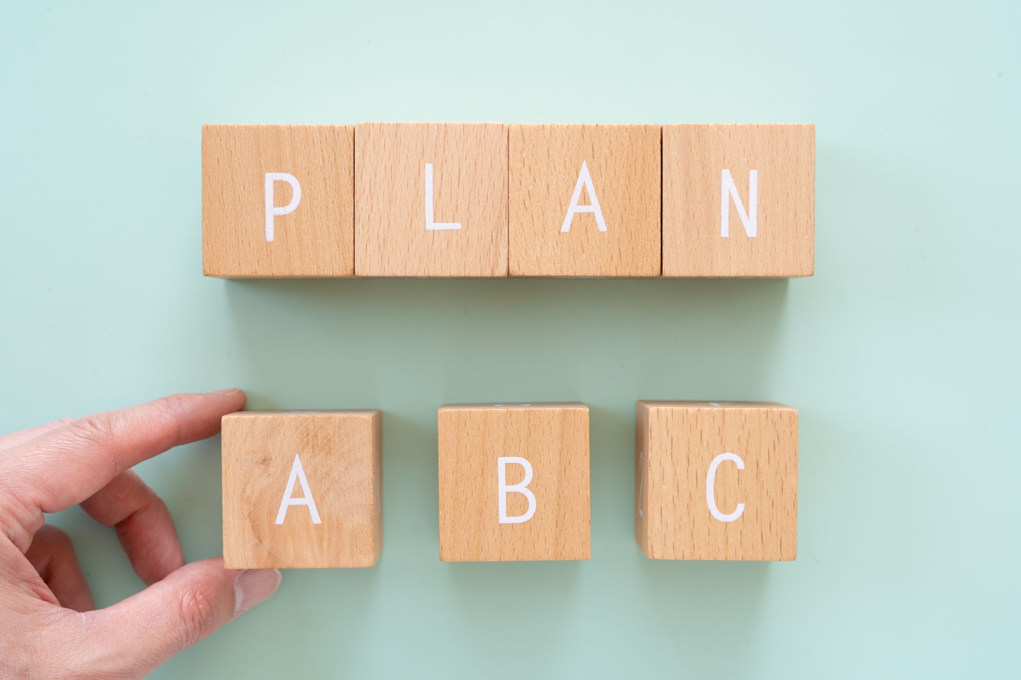 SES契約・請負契約・派遣契約の3形態を比較する表のイメージ